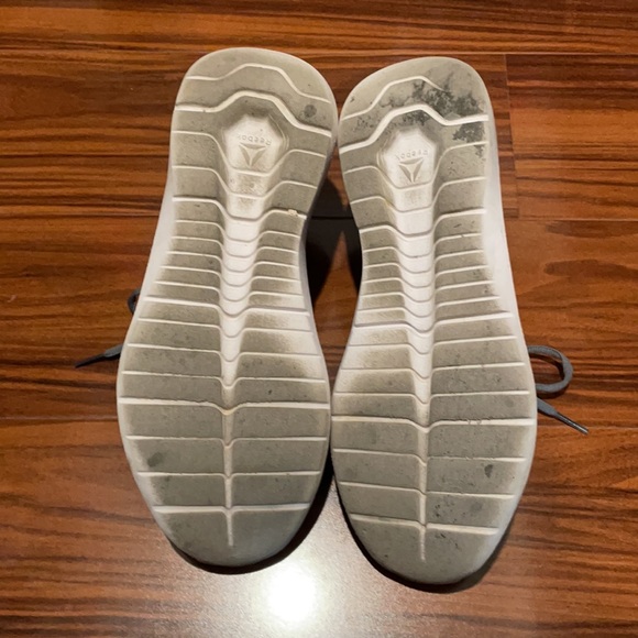 Grey Reebok running shoes - Picture 4 of 4